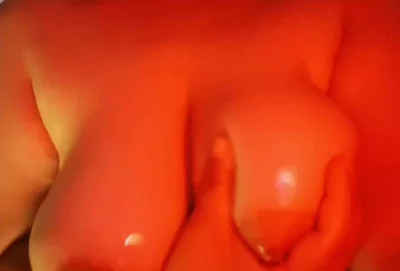 0472大奶少妇精油展示，想要男人羞辱